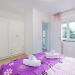 Appartamento Modernes Nur 430 Meter Zum Sandstrand Im Beliebten Viertel Crni Mul *