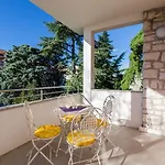 Modernes Nur 430 Meter Zum Sandstrand Im Beliebten Viertel Crni Mul Crikvenica