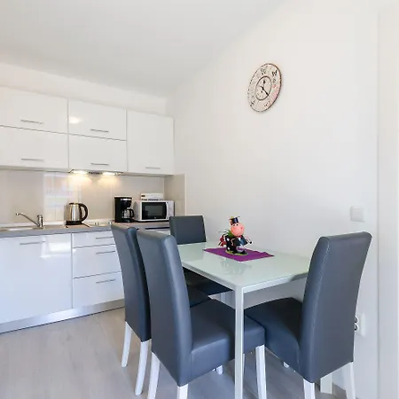 Apartment Modernes Nur 430 Meter Zum Sandstrand Im Beliebten Viertel Crni Mul Crikvenica