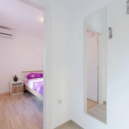 Modernes Nur 430 Meter Zum Sandstrand Im Beliebten Viertel Crni Mul Crikvenica