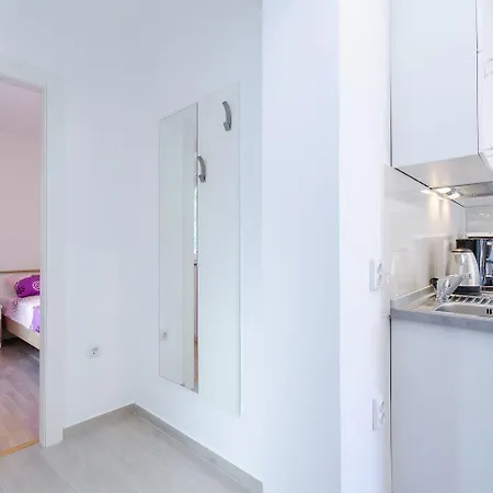 Appartement Modernes Nur 430 Meter Zum Sandstrand Im Beliebten Viertel Crni Mul