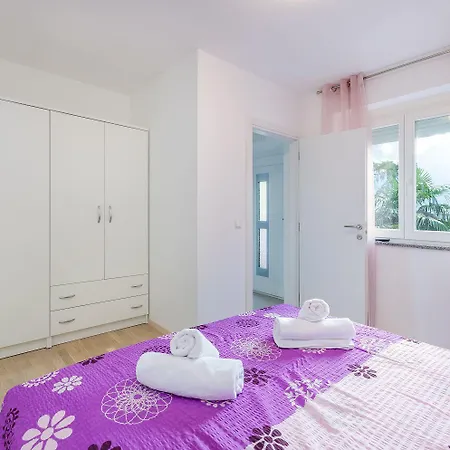 Apartment Modernes Nur 430 Meter Zum Sandstrand Im Beliebten Viertel Crni Mul *