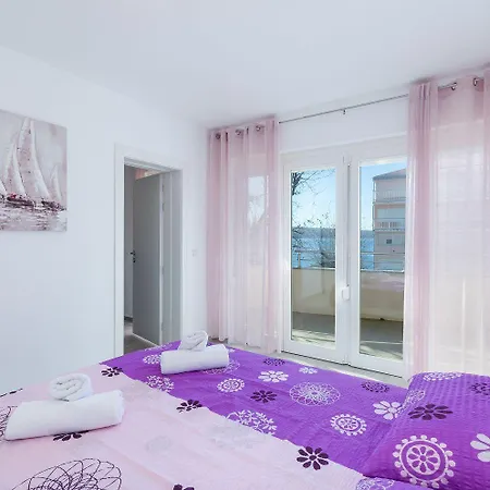 Apartment Modernes Nur 430 Meter Zum Sandstrand Im Beliebten Viertel Crni Mul *