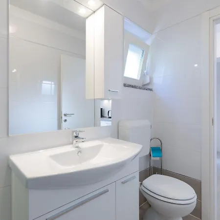 Modernes Nur 430 Meter Zum Sandstrand Im Beliebten Viertel Crni Mul Appartement *