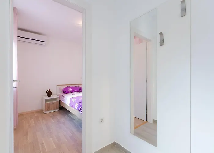 Modernes Nur 430 Meter Zum Sandstrand Im Beliebten Viertel Crni Mul Crikvenica