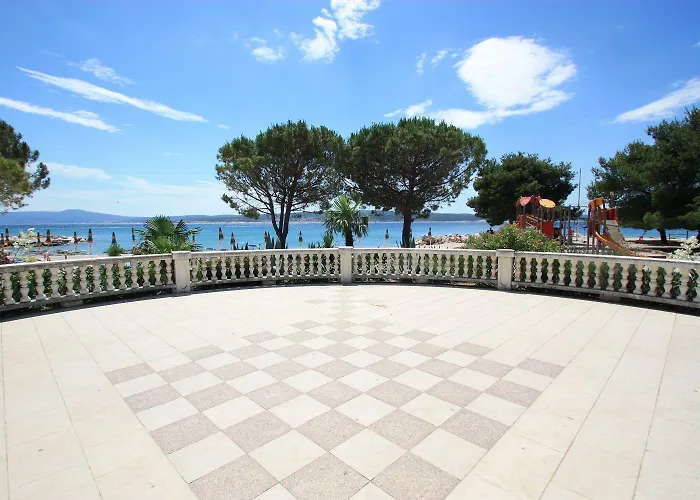 Modernes Nur 430 Meter Zum Sandstrand Im Beliebten Viertel Crni Mul Crikvenica