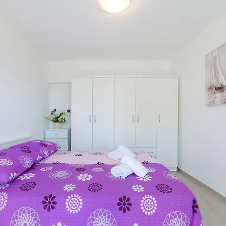 Modernes Nur 430 Meter Zum Sandstrand Im Beliebten Viertel Crni Mul * Crikvenica