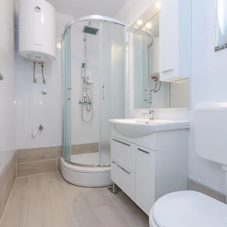 Modernes Nur 430 Meter Zum Sandstrand Im Beliebten Viertel Crni Mul Apartament Crikvenica