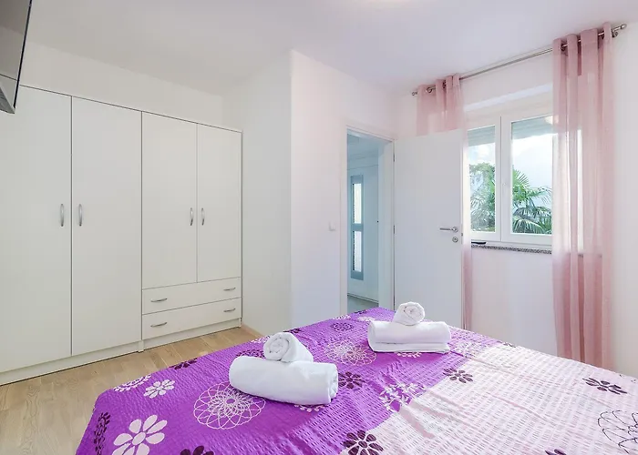 Appartement Modernes Nur 430 Meter Zum Sandstrand Im Beliebten Viertel Crni Mul *