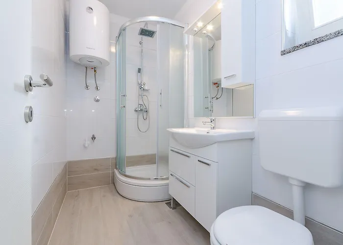 Modernes Nur 430 Meter Zum Sandstrand Im Beliebten Viertel Crni Mul Appartement Crikvenica